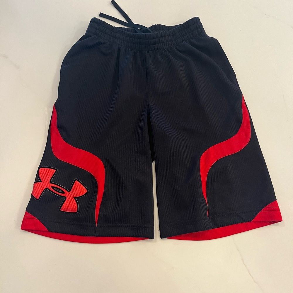 Boys Under Armour shorts with pockets